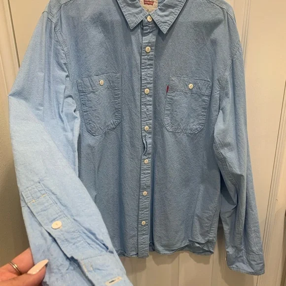 Men’s, light denim casual button down. - Picture 3 of 5